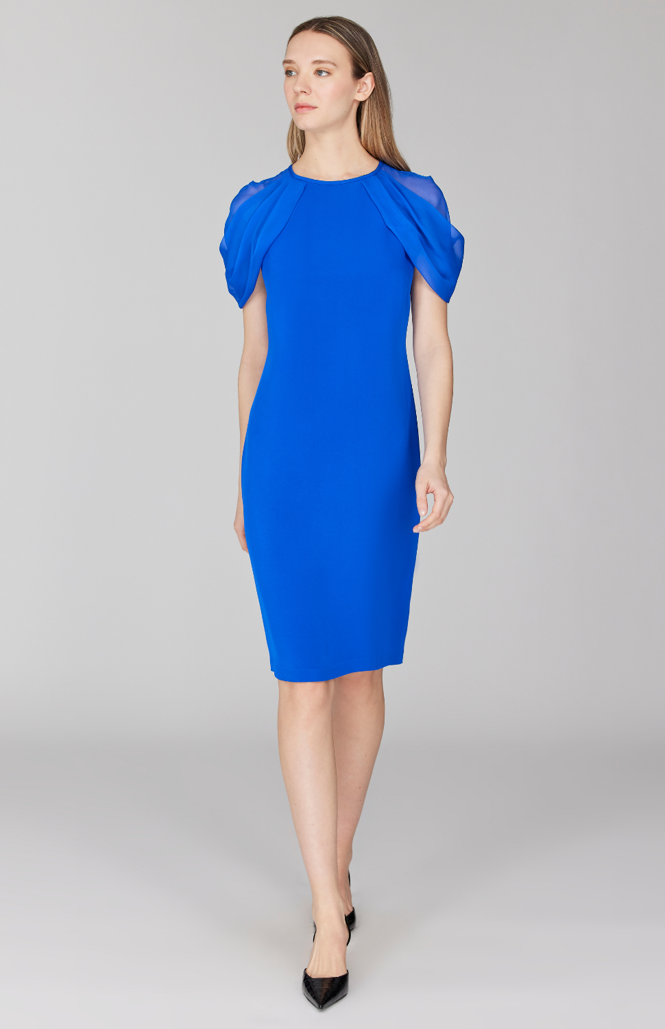 Morgan is 5' 11" and wearing Cobalt in size XS.