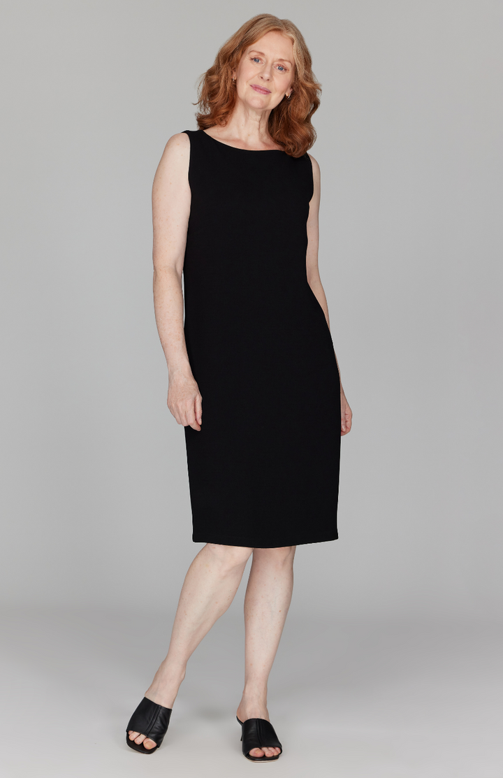 Amanda is 5'10" and wearing a size XS in Black.