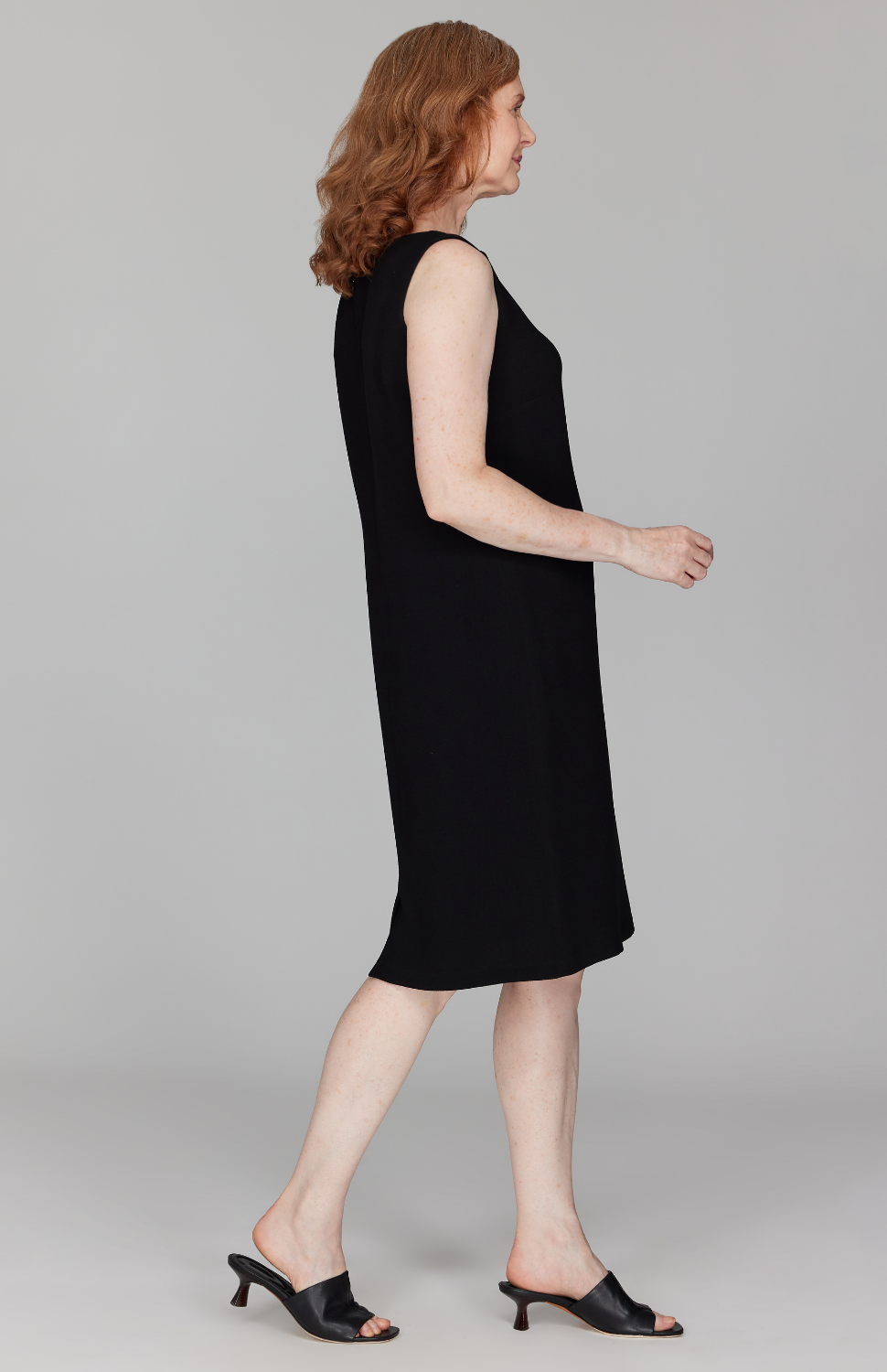 Amanda is 5'10" and wearing a size XS in Black.