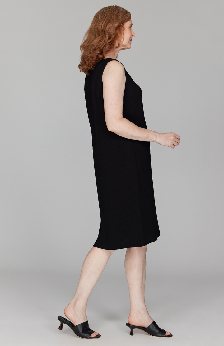 Amanda is 5'10" and wearing a size XS in Black.