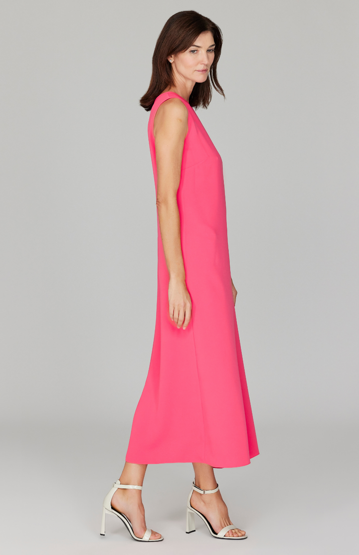 Ekaterina is 5'10" and wearing a size XS in Coral.