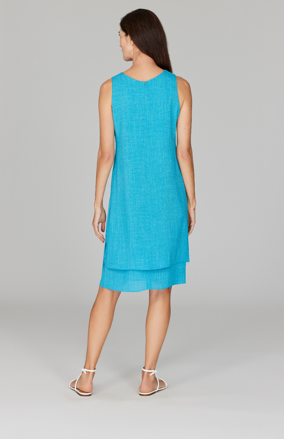 Ekaterina is 5'10" and wearing a size XS in Cyan.