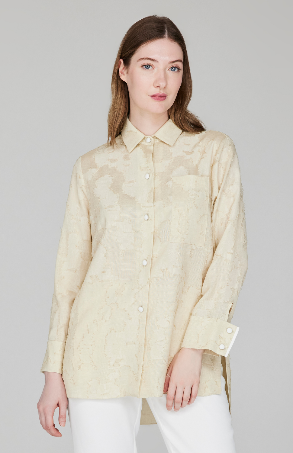 Emmanuelle is 5'9" and wearing Oatmeal size XS.