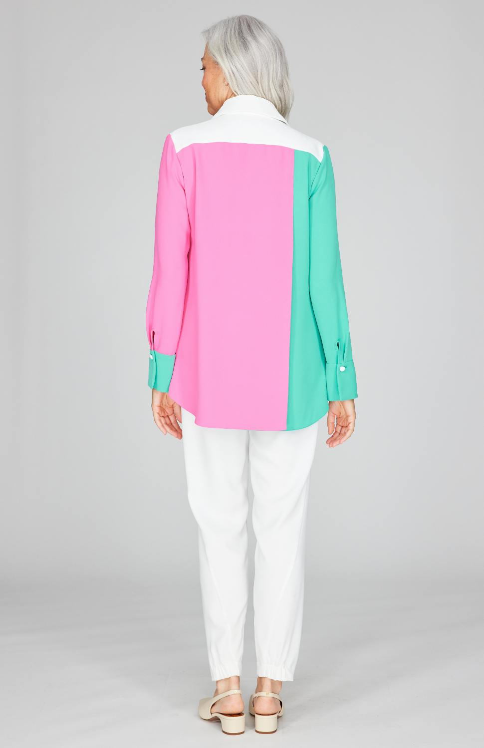 Fabienne is 5'9" and wearing Tulip in size XS.