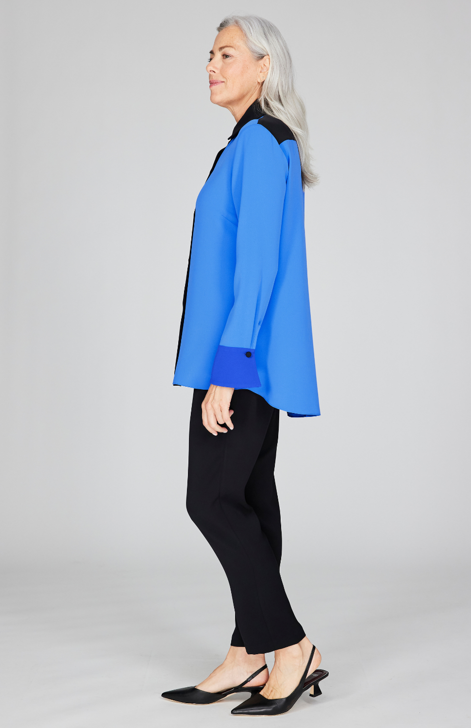 Fabienne is 5'9" and wearing Ultramarine 2 in size XS.