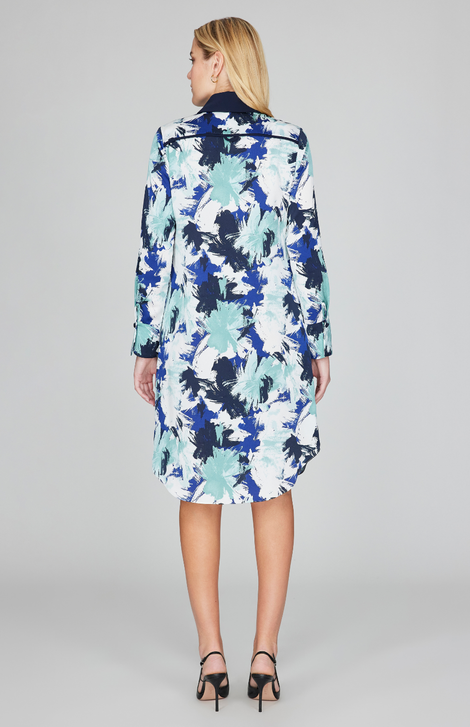 Gabby is 5'10" and wearing Blue Multi in size XS.