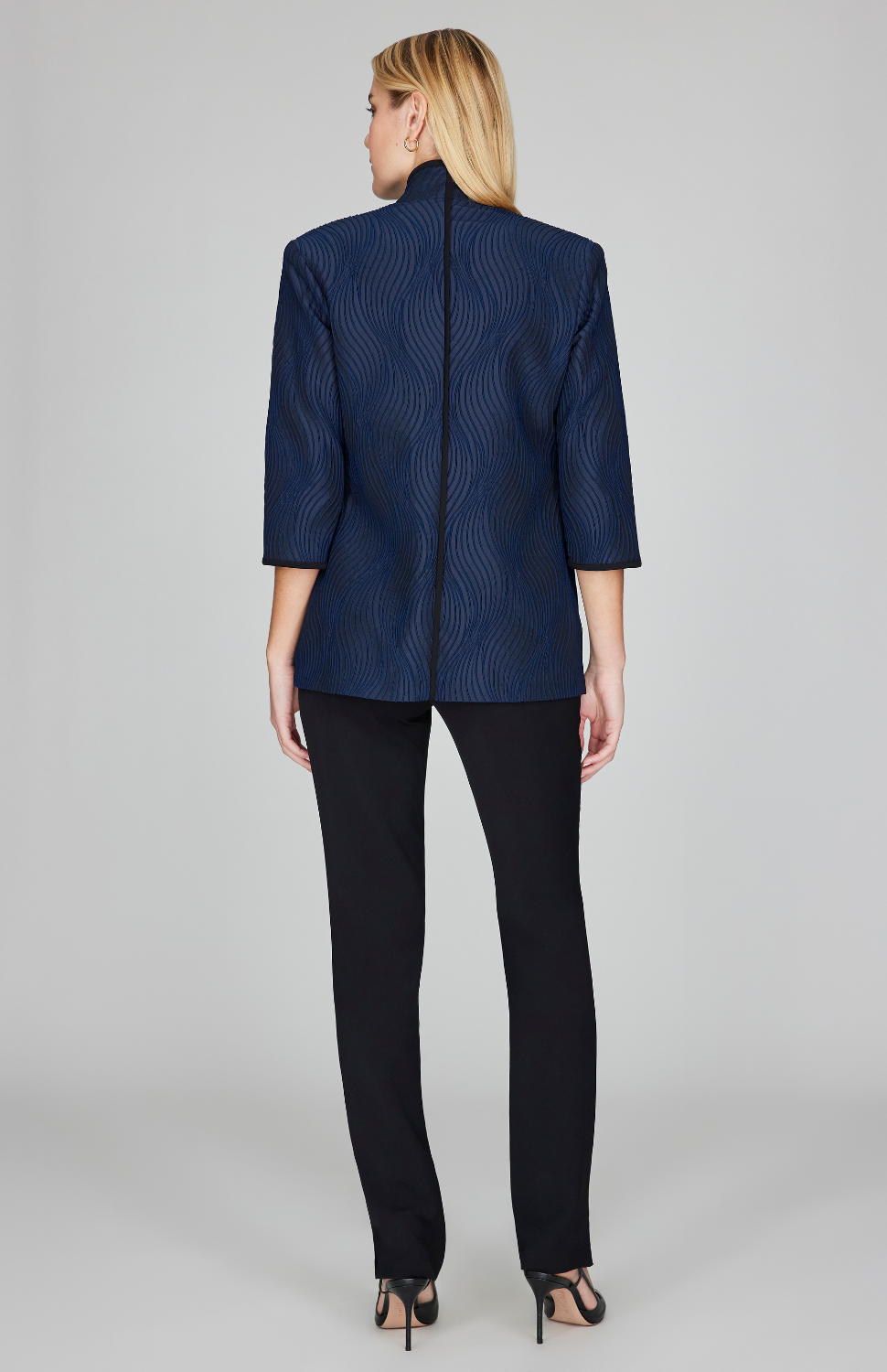 Gabby is 5'10" and wearing Midnight in size XS.