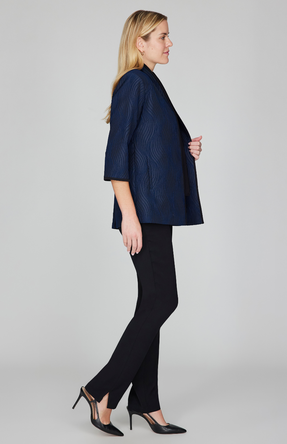 Gabby is 5'10" and wearing Midnight in size XS.