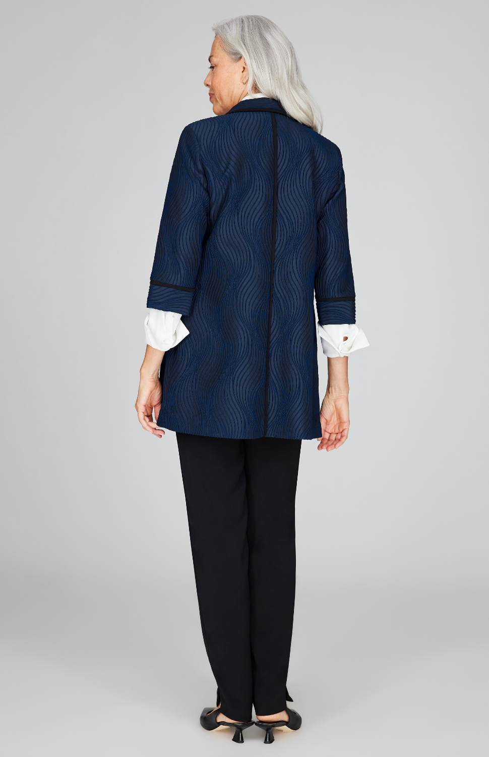 Fabienne is 5'9" and wearing Midnight in size XS.