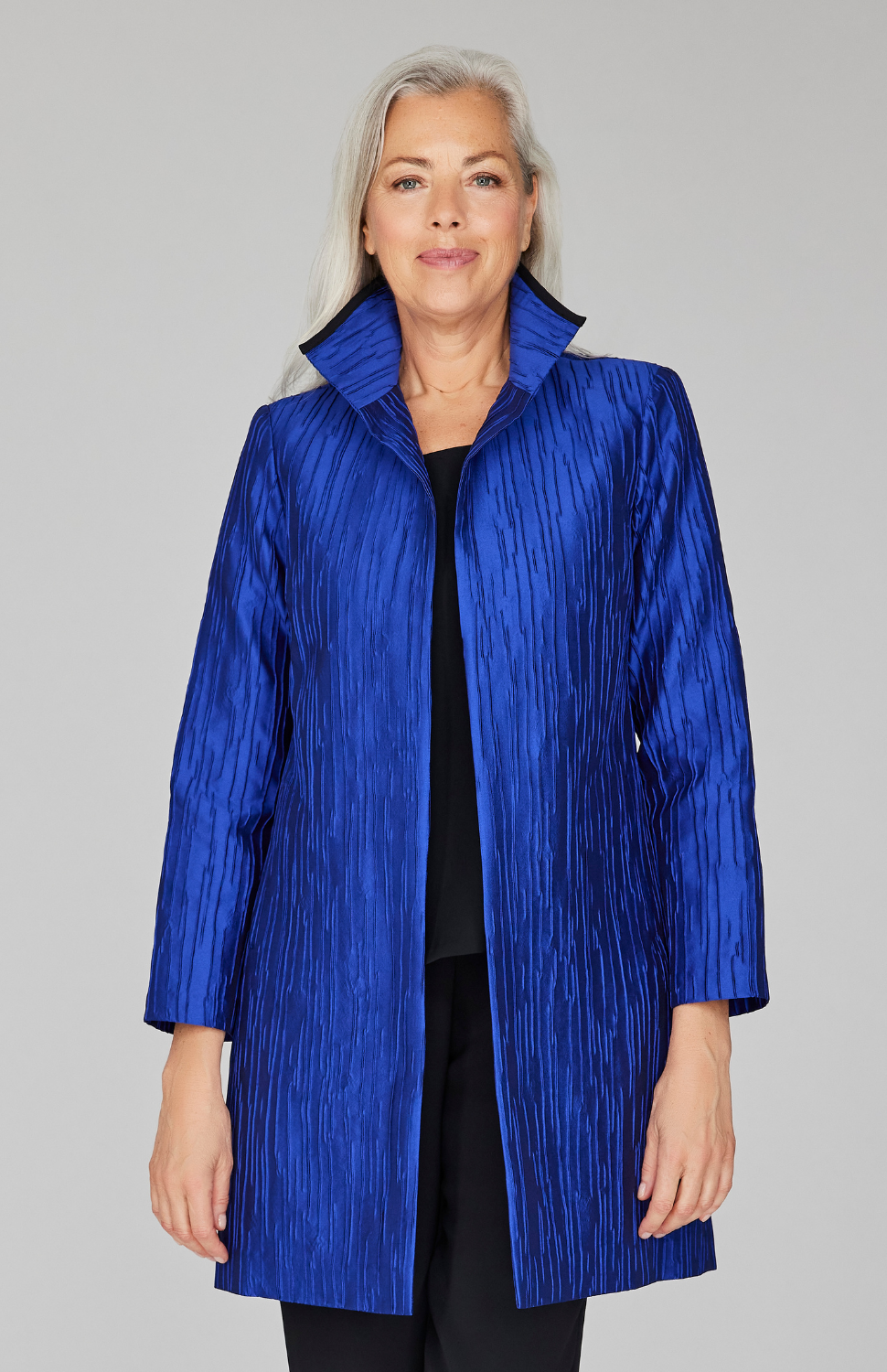Fabienne is 5'10" and wearing Blue size XS.