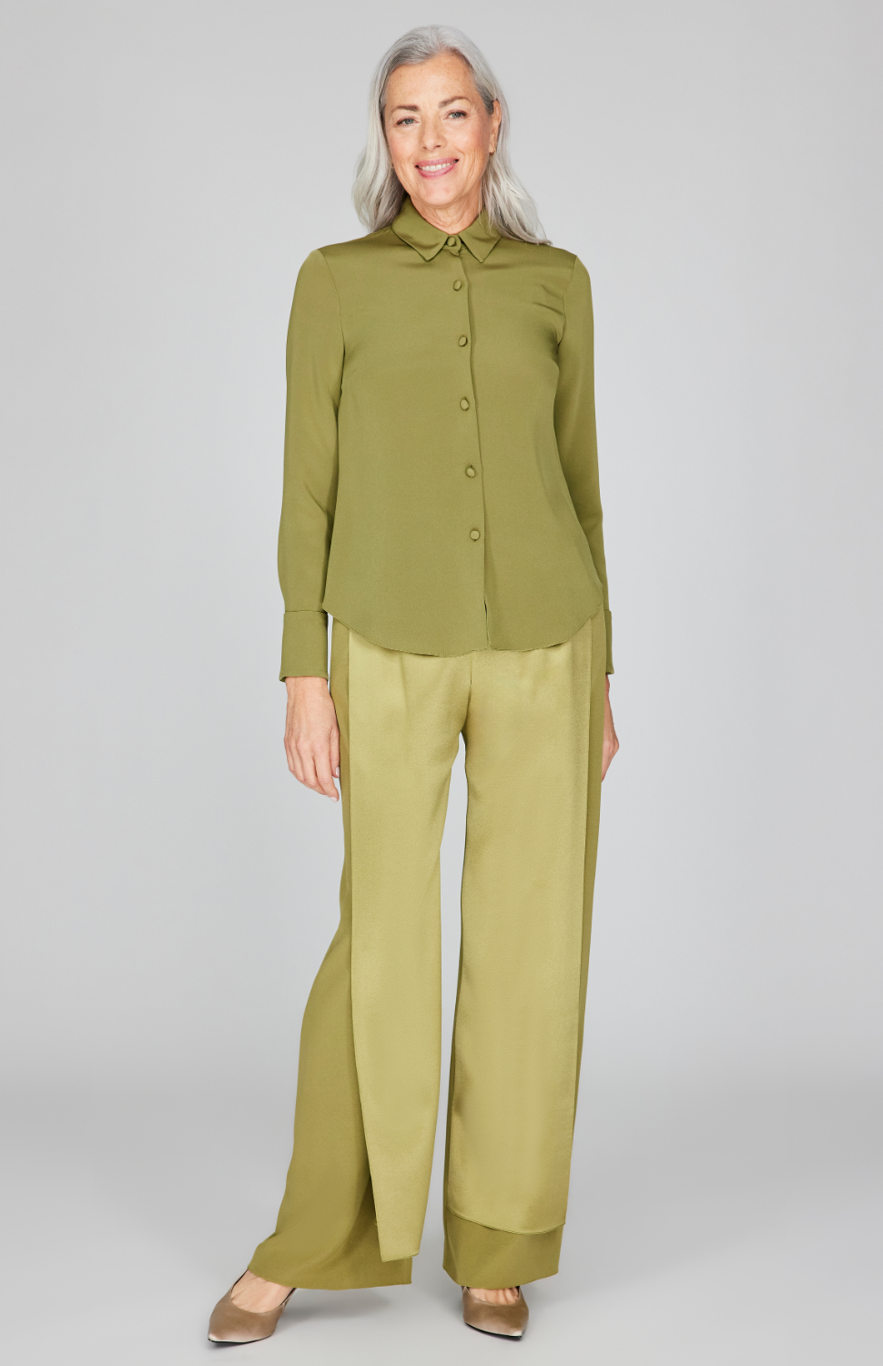 Fabienne is 5'10" and wearing Fiddlehead in size XS.