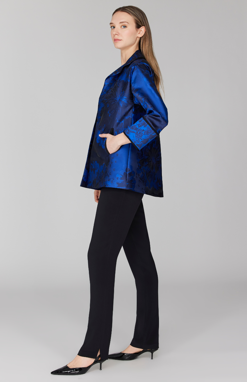 Morgan is 5' 11" and wearing Blue in size XS.