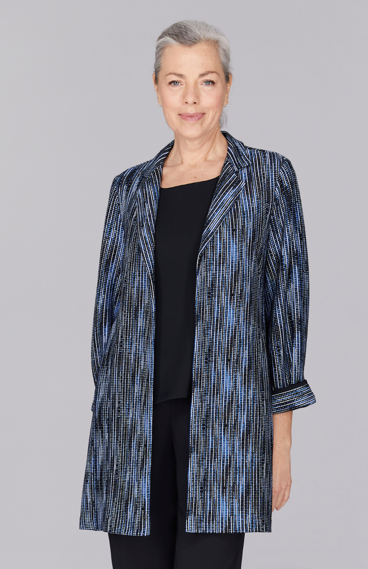 Fabienne is wearing Blue in XS.