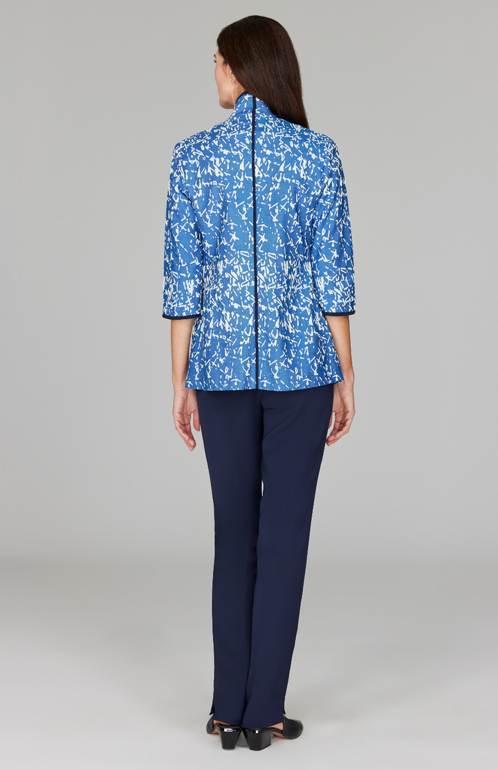 Ekaterina is 5'10" and wearing a size XS in Blue.