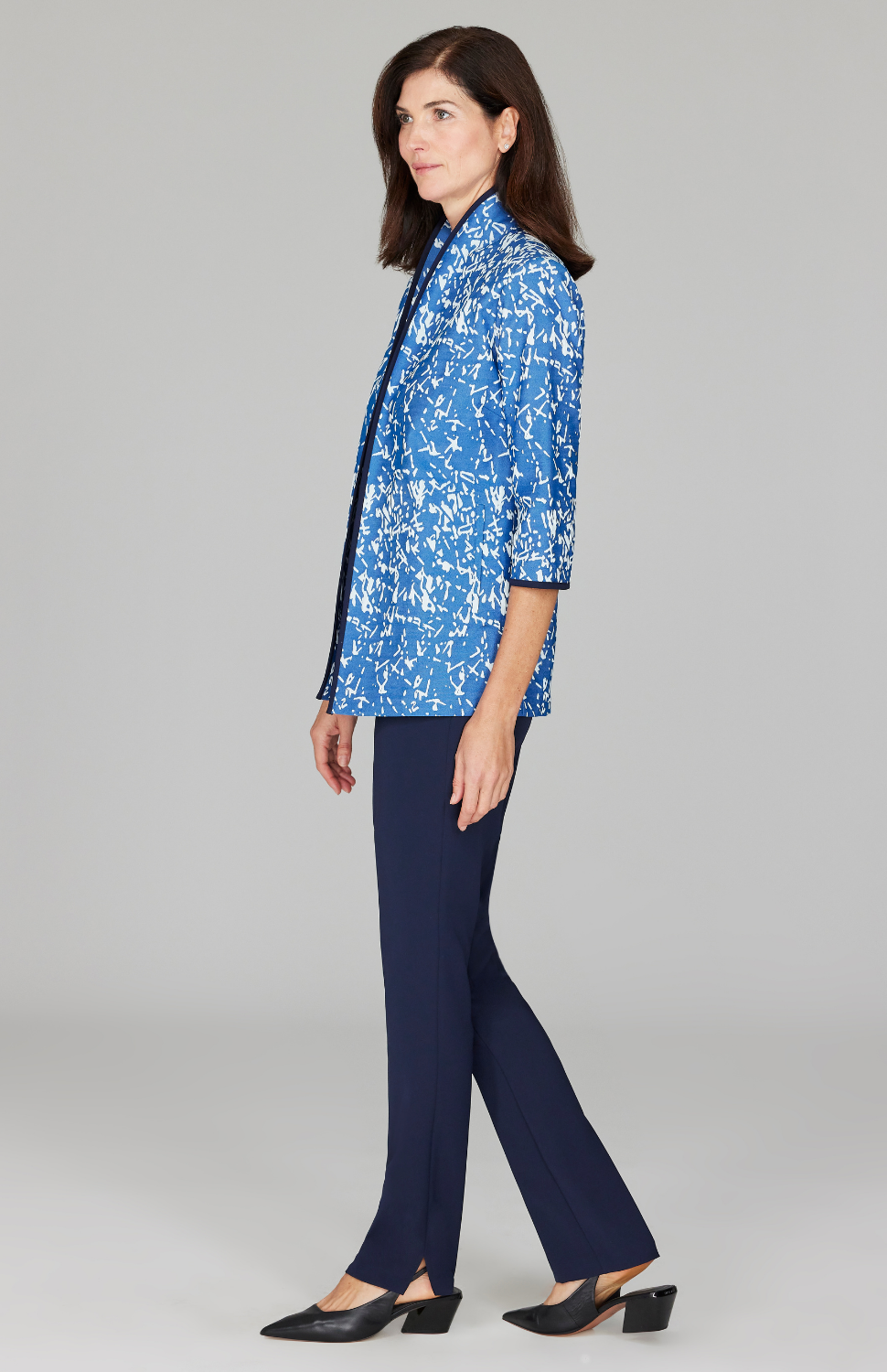 Ekaterina is 5'10" and wearing a size XS in Blue.