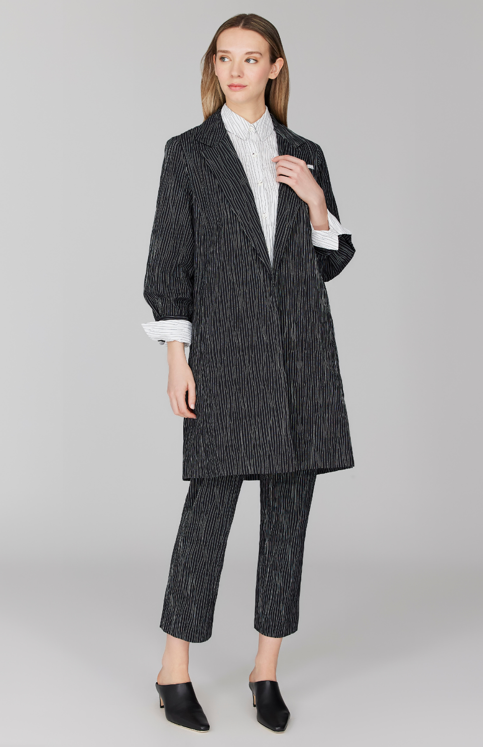 Morgan is 5' 11" and wearing Black in size XS.