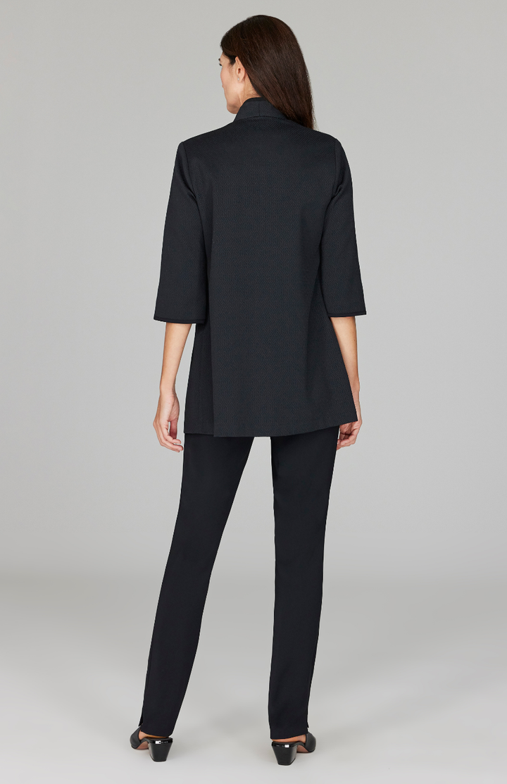 Ekaterina is 5'10" and wearing a size XS in Black.