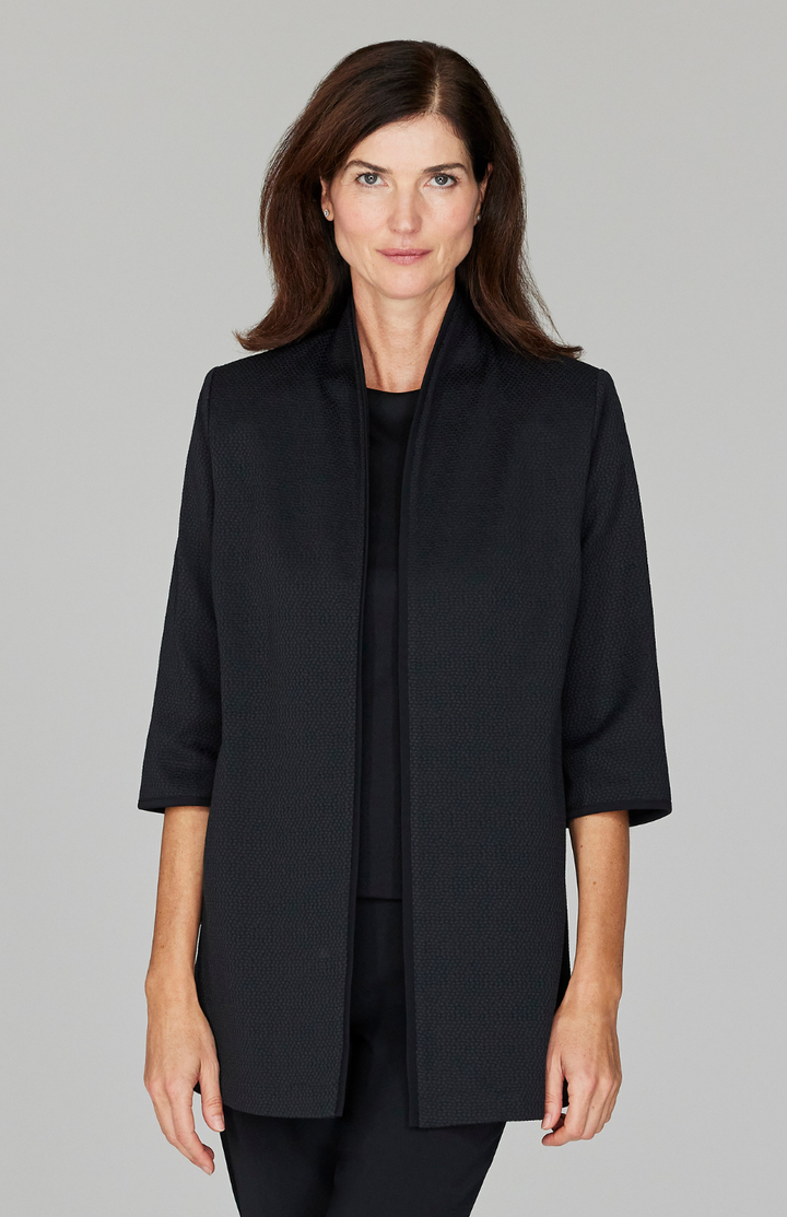 Ekaterina is 5'10" and wearing a size XS in Black.