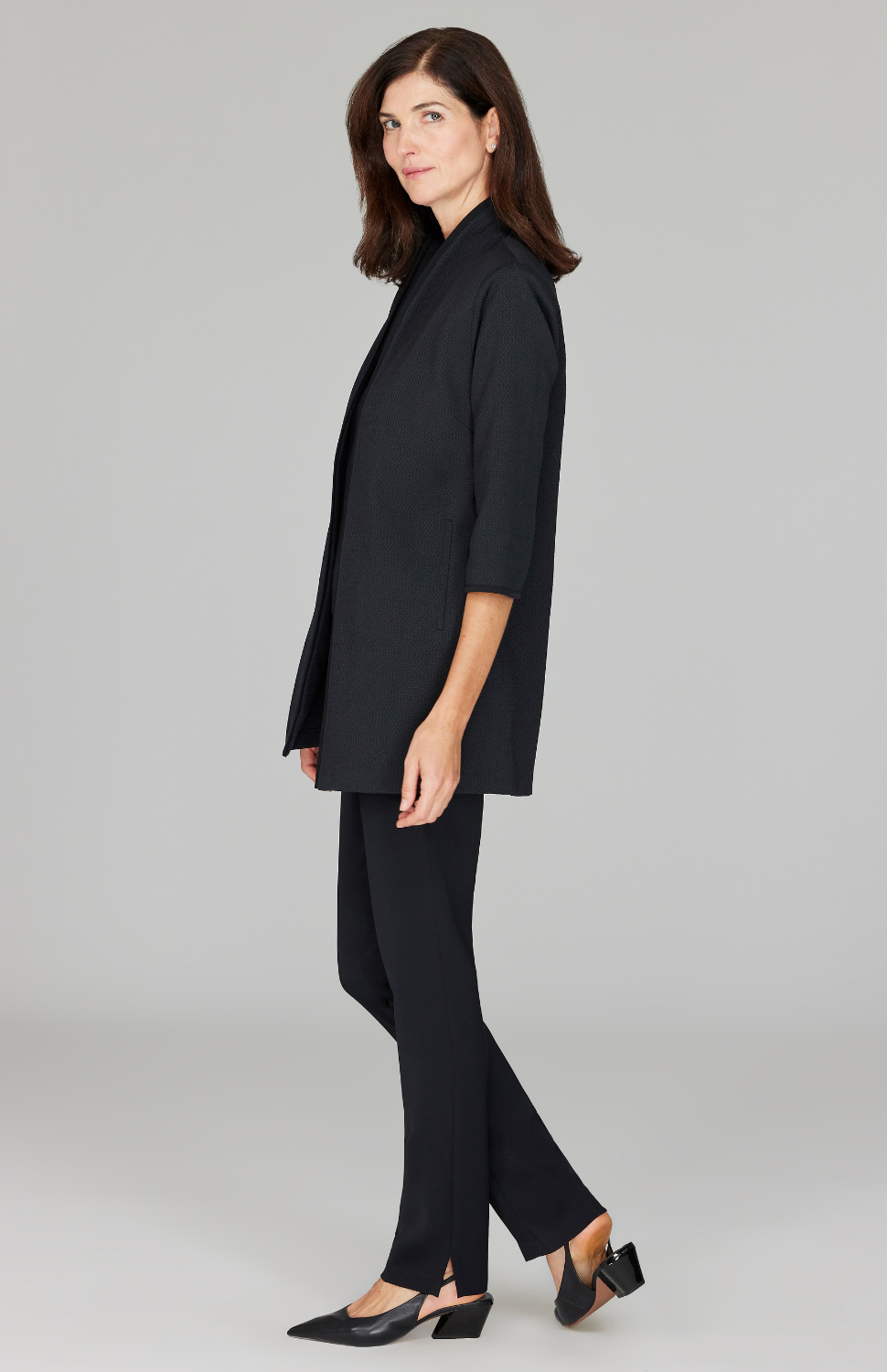 Ekaterina is 5'10" and wearing a size XS in Black.