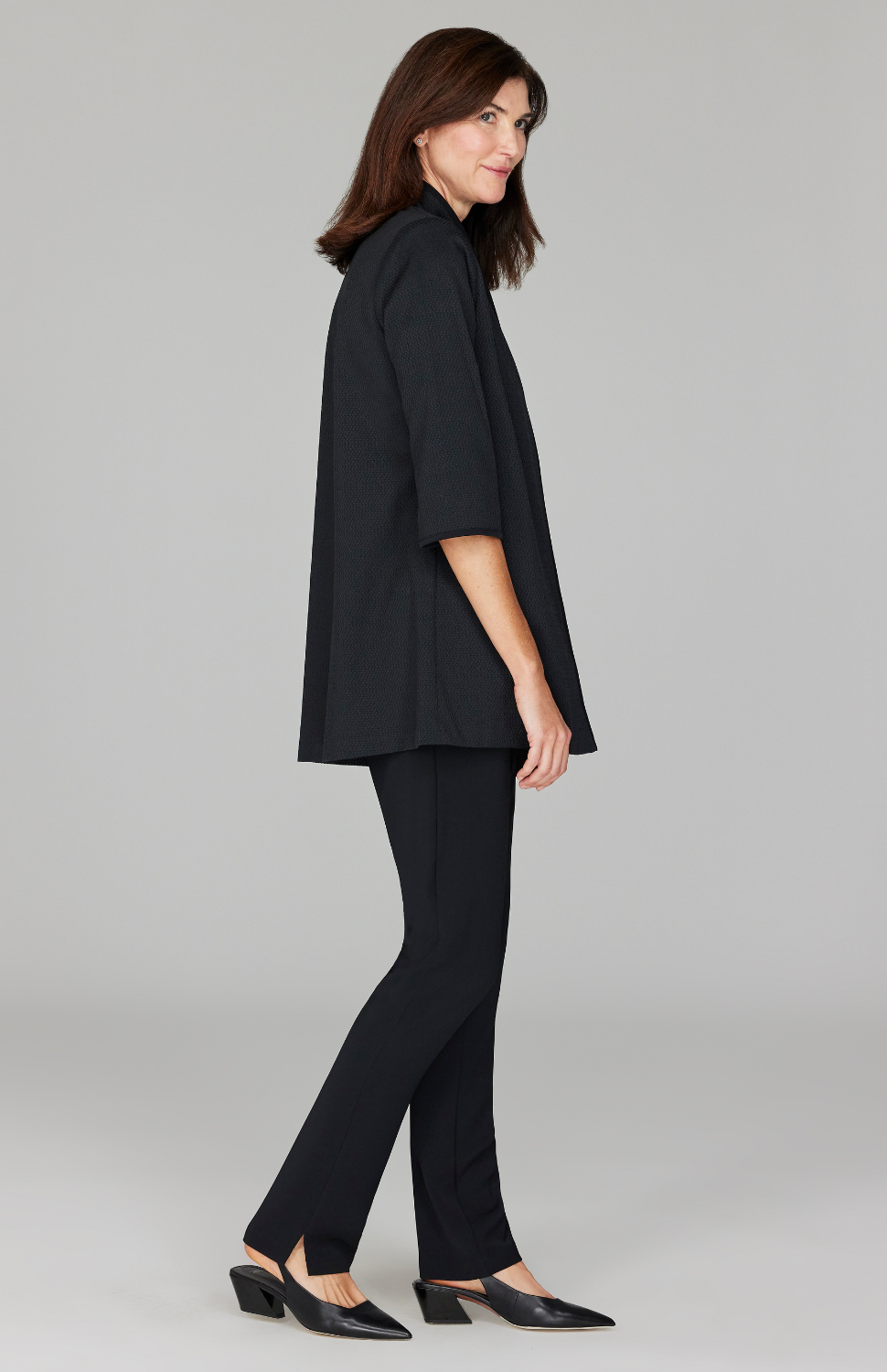 Ekaterina is 5'10" and wearing a size XS in Black.