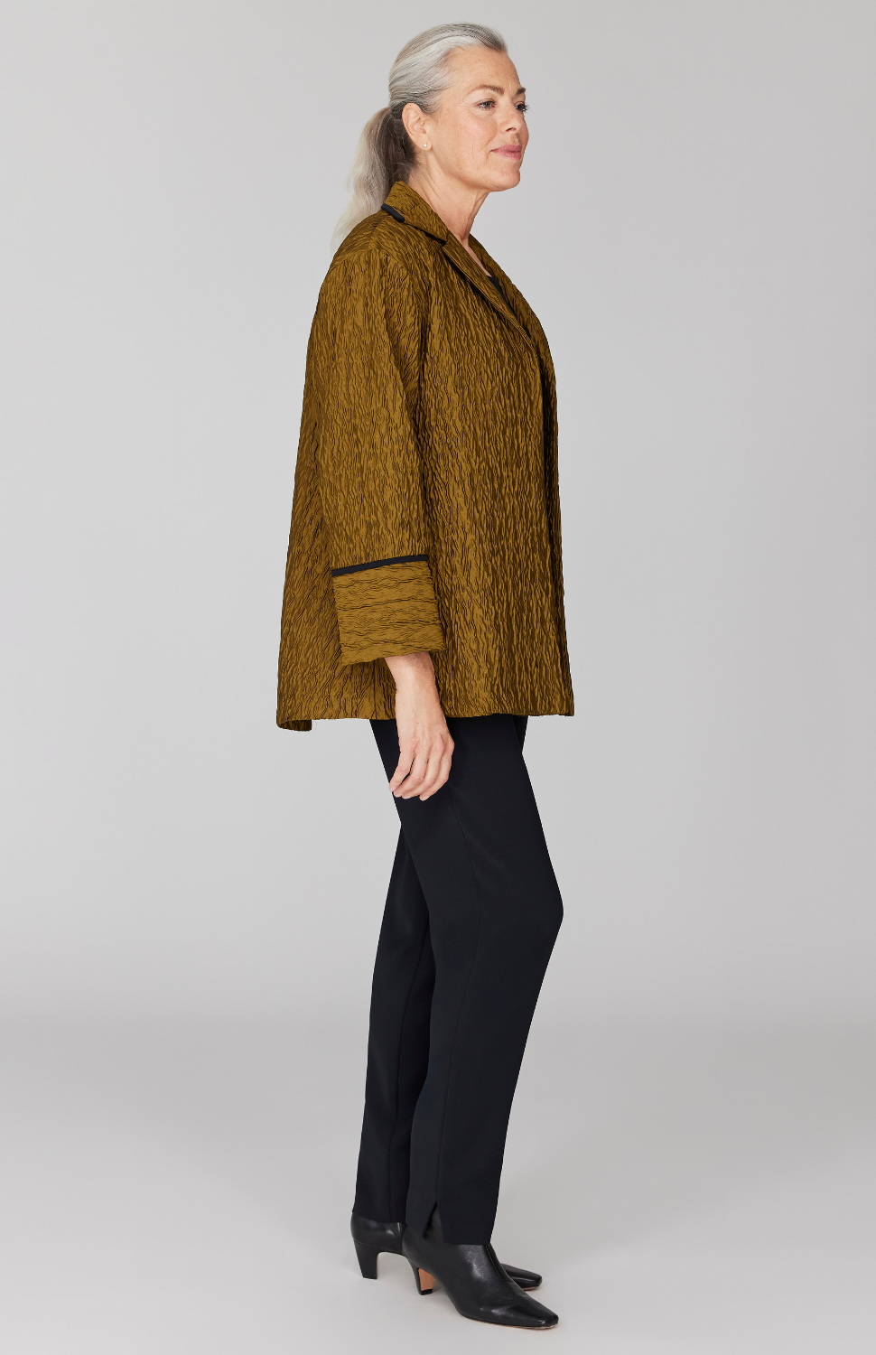 Fabienne is 5' 9" and wearing Gold in size XS.