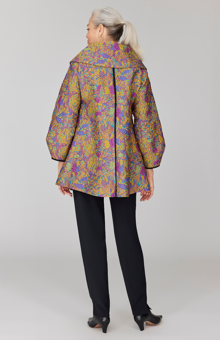 Fabienne is 5' 9" and wearing Multi in size XS.