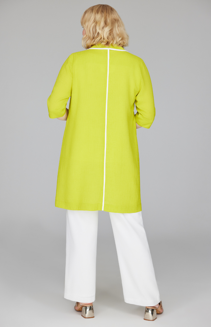 Molly is wearing Citrus in size M.