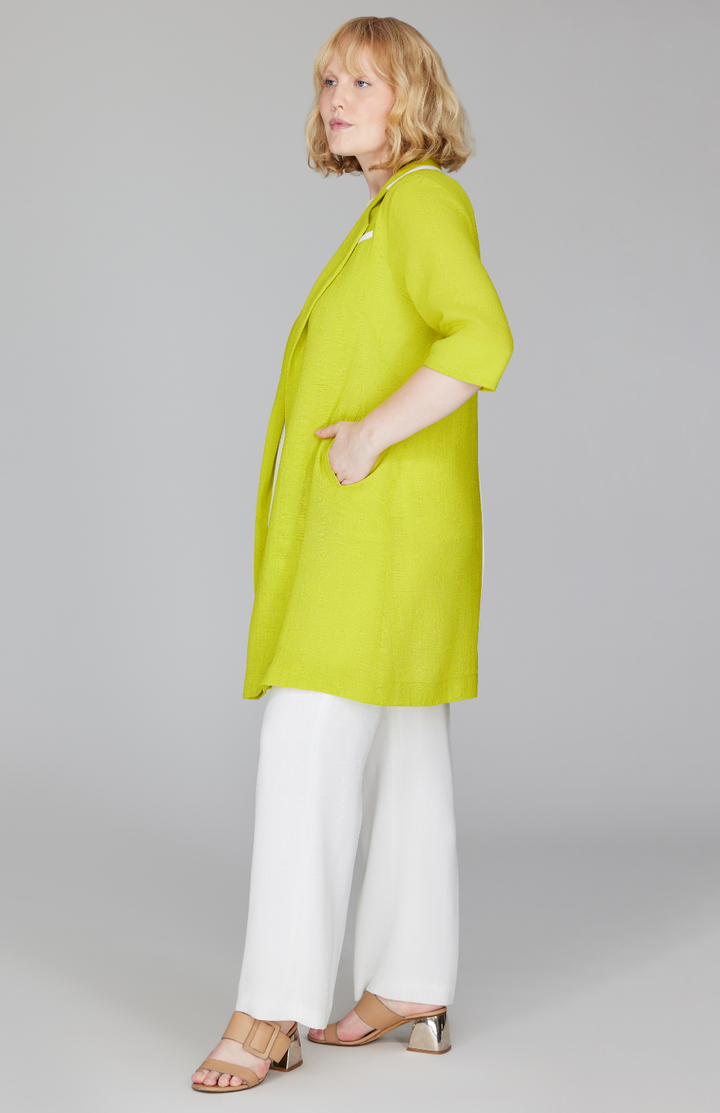 Molly is wearing Citrus in size M.