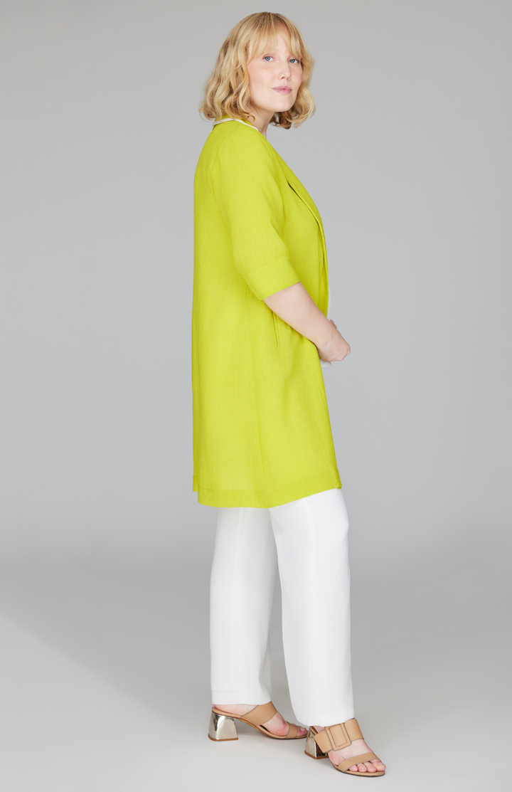 Molly is wearing Citrus in size M.