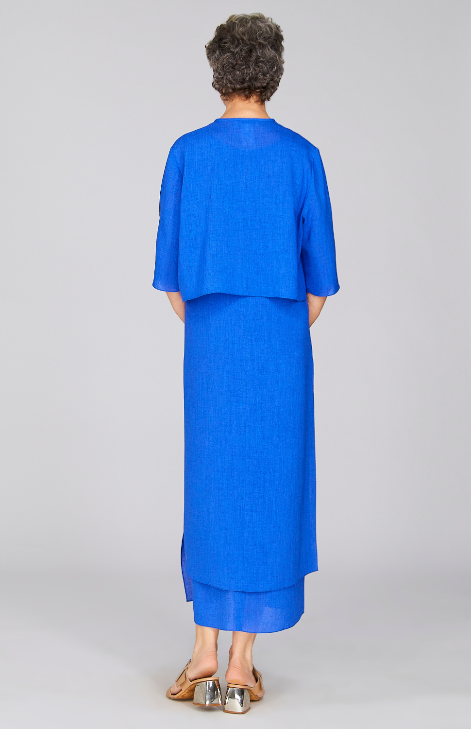 Nancy is 5'10" and wearing a size XS in Electric Blue.