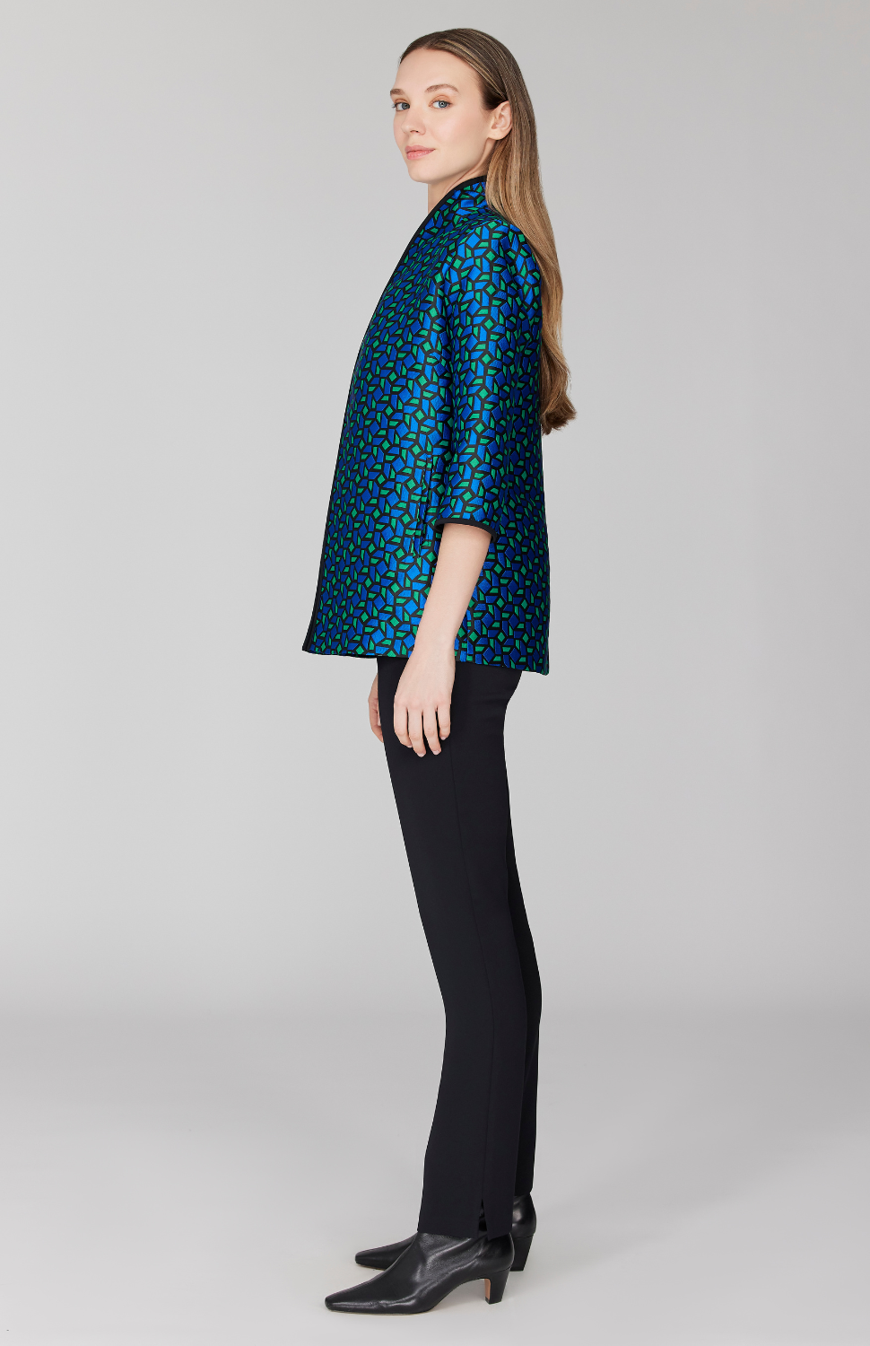 Morgan is 5' 11" and wearing Multi in size XS.