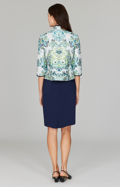 Ekaterina is 5'10" and wearing a size XS.
