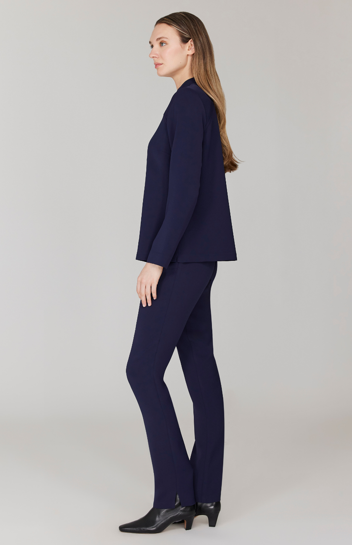 Morgan is 5' 11" and wearing Midnight in size XS.