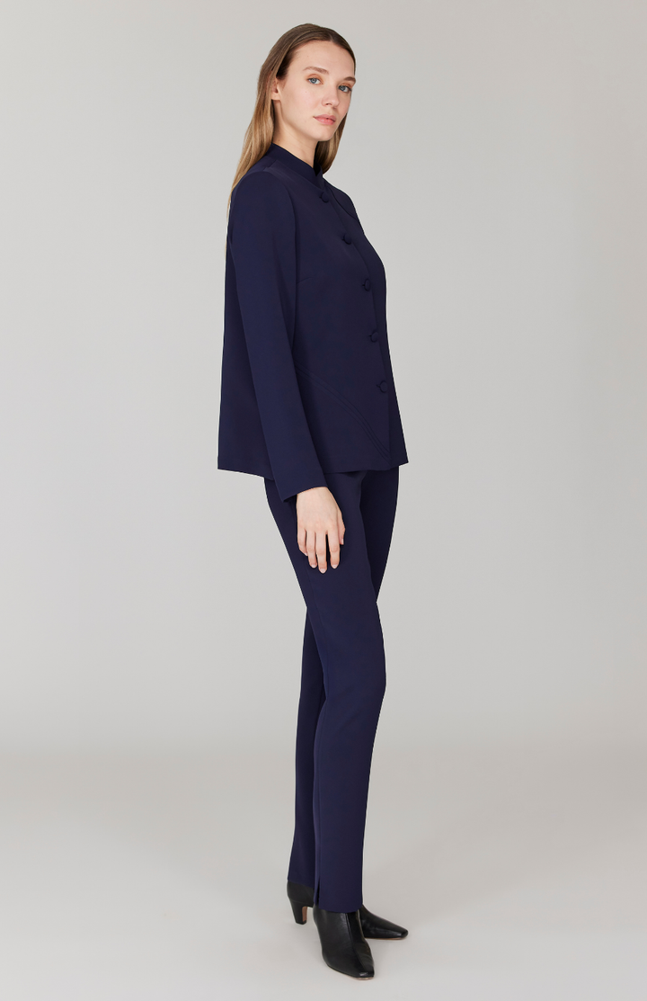 Morgan is 5' 11" and wearing Midnight in size XS.