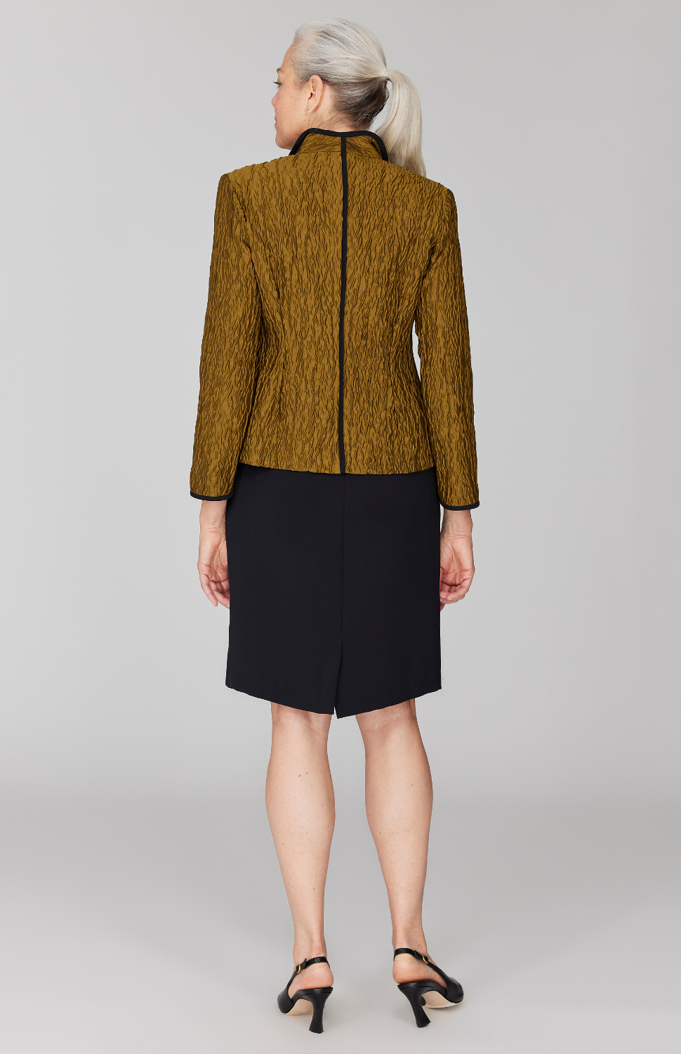 Fabienne is 5' 9" and wearing Gold in size XS.