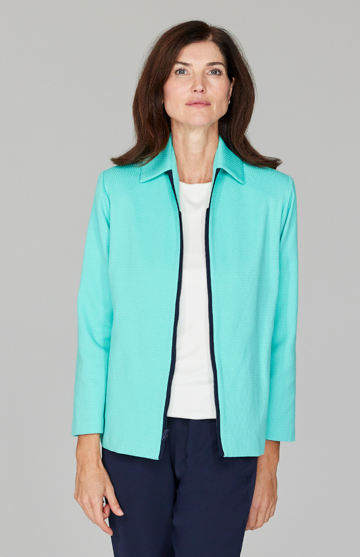 Ekaterina is 5'10" and wearing a size XS in Aqua.