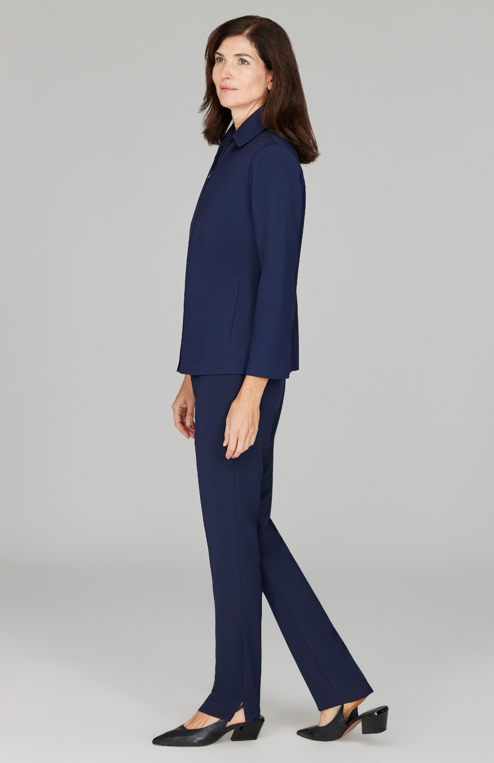 Ekaterina is 5'10" and wearing a size XS in Midnight.