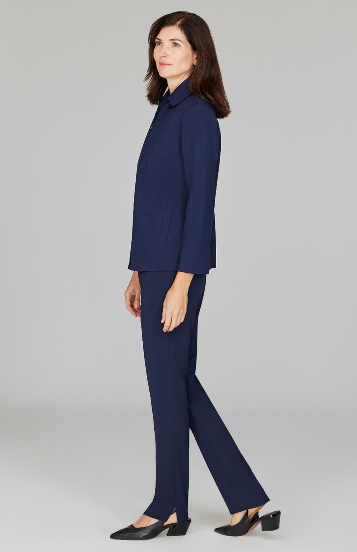 Ekaterina is 5'10" and wearing a size XS in Midnight.