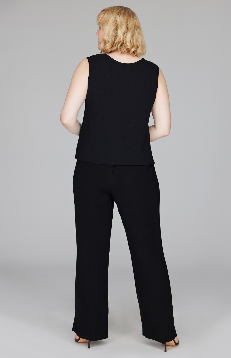 Molly is 5'9" and wearing a size L in Black.