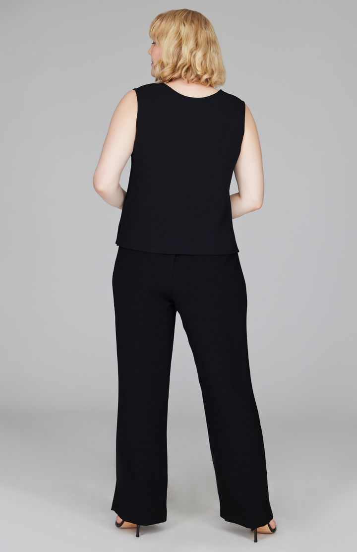 Molly is 5'9" and wearing a size L in Black.