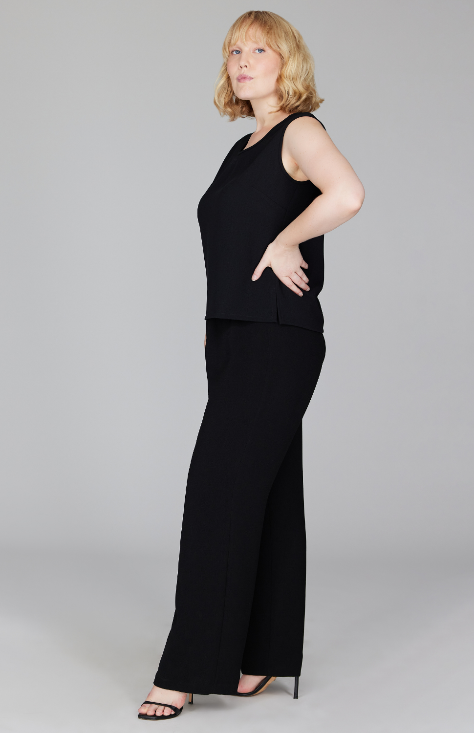 Molly is 5'9" and wearing a size L in Black.