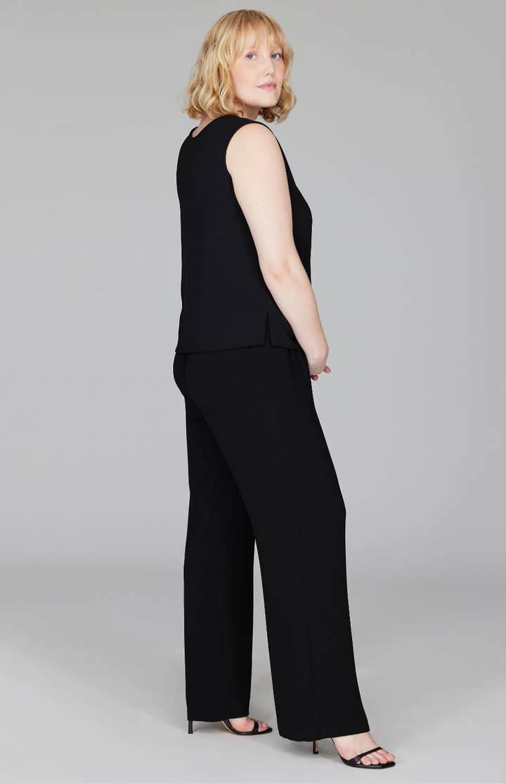 Molly is 5'9" and wearing a size L in Black.