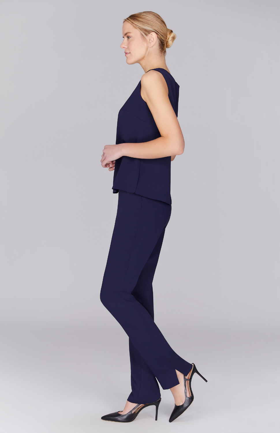 Gabby is 5’ 10" and wearing Midnight in XS.