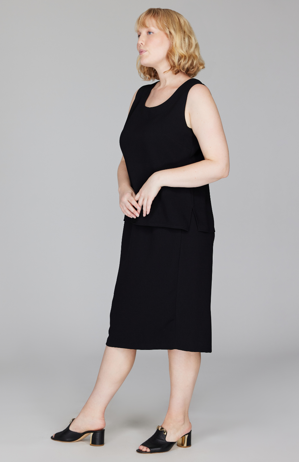 Molly is 5'9" and wearing a size L in Black.