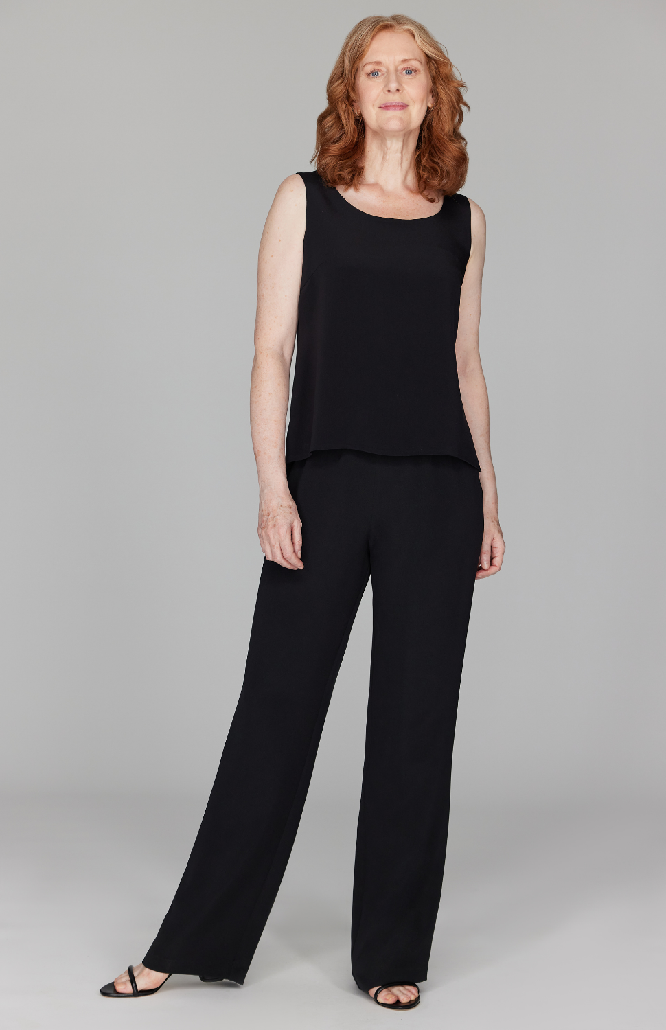 Amanda is 5'10" and wearing a size XS in Black.