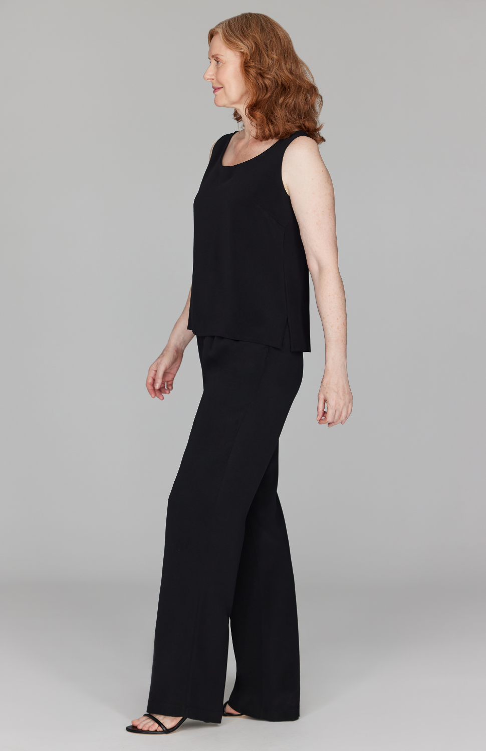 Amanda is 5'10" and wearing a size XS in Black.