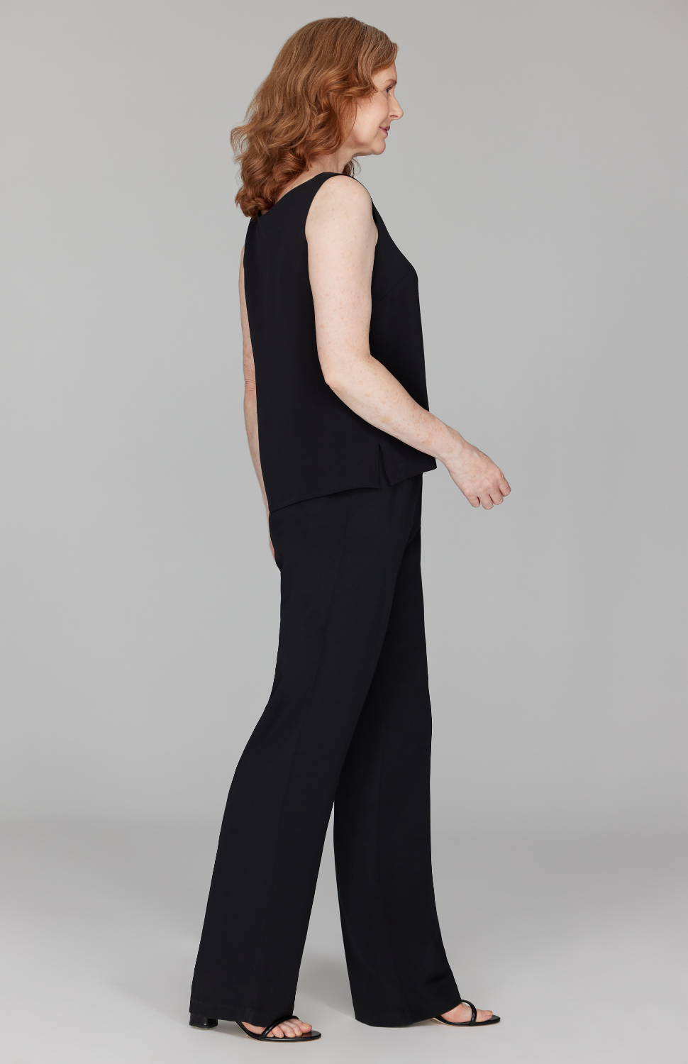 Amanda is 5'10" and wearing a size XS in Black.