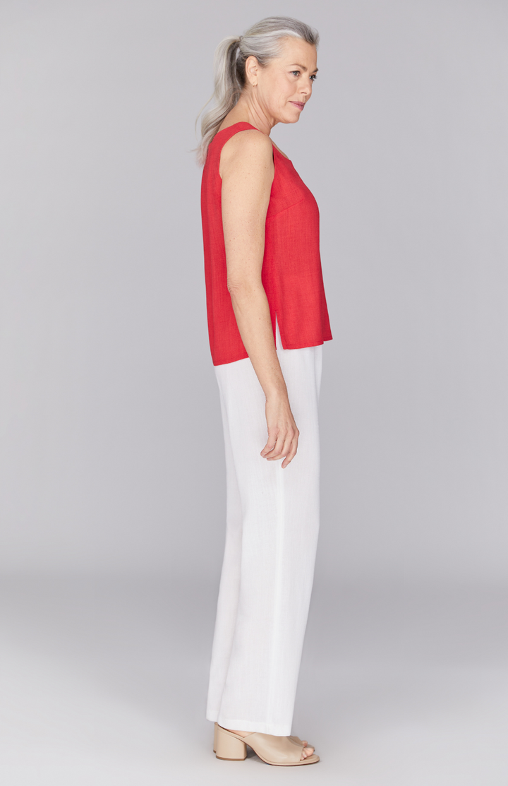 Fabienne is 5'9" and wearing a size XS in White.