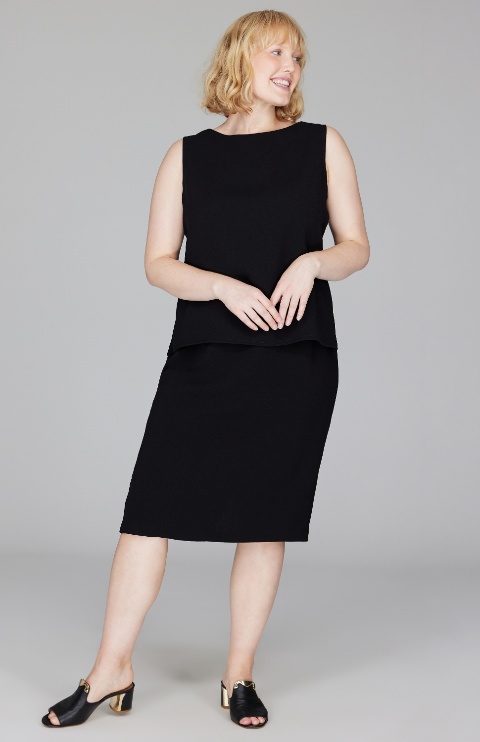 Molly is 5'9" and wearing a size L in Black.