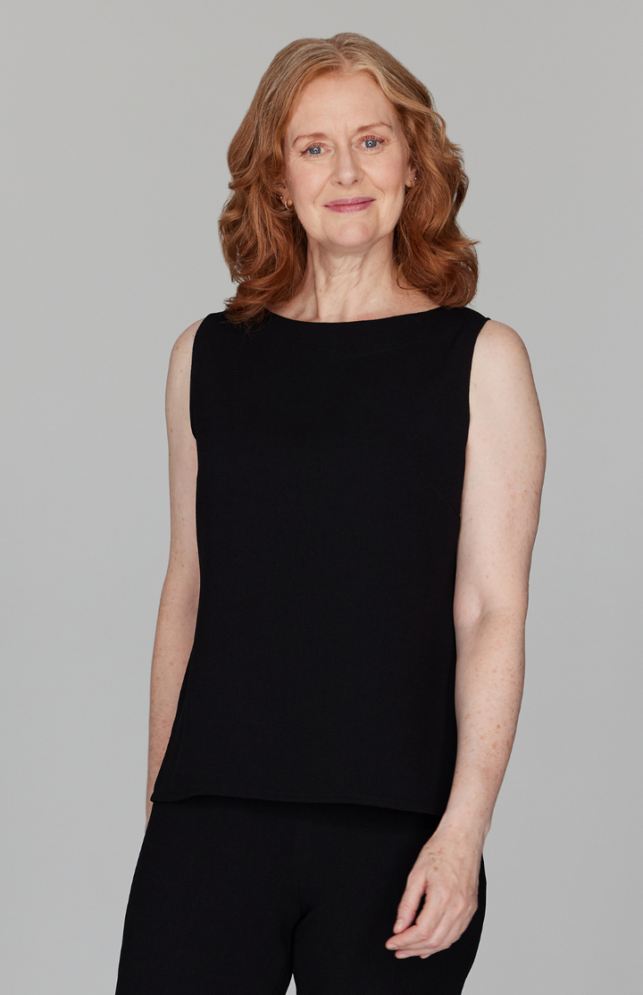 Amanda is 5'10" and wearing a size XS in Black.